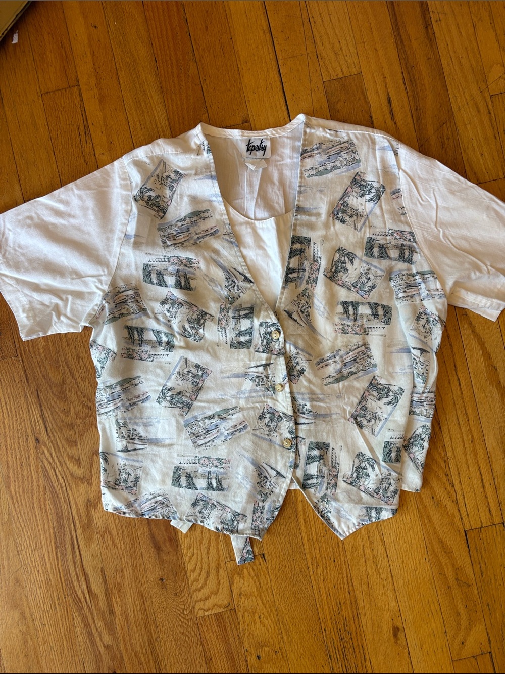Vintage 80’Tapestry White Button-Front Patterned Vest Top with Muted Blue Prints